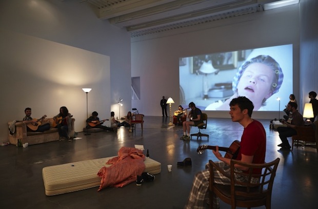 Ragnar Kjartansson: "Me, My Mother, My Father, and I" (Image courtesy of the New Museum and Benoit Pailey)