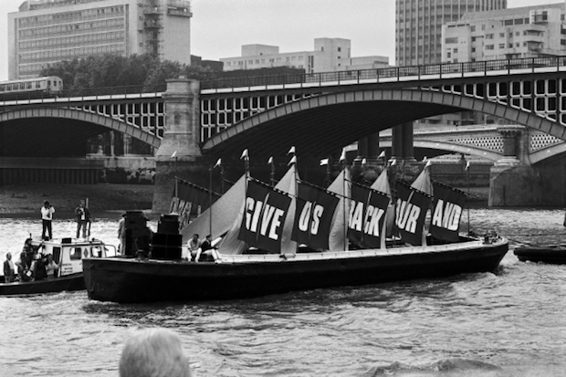 Image of the "People's Armada", in which the AIC sailed up to the Thames Barrier and back to the Development Corporation's offices. Photo by Mike Seaborne.