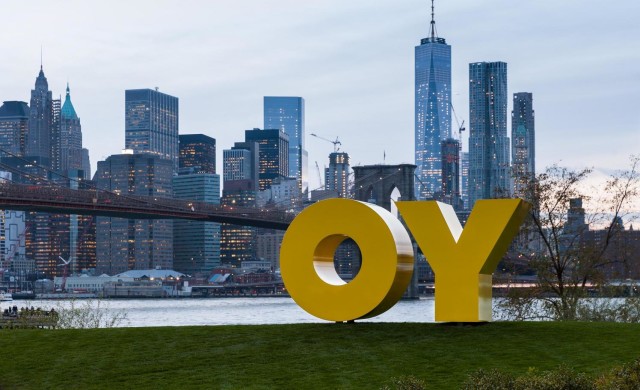 Deborah Kass, "OY/YO." The piece reads "YO" when seen from Manhattan and "OY" when viewed from Brooklyn. 