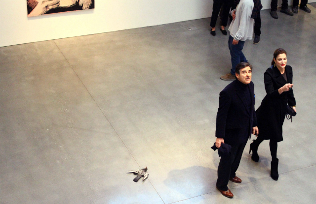 From left: a dead bird, Peter Brant, and his wife, Stephanie Seymour, at the Brant Foundation Art Study Center in 2012. Credit: Art Observed