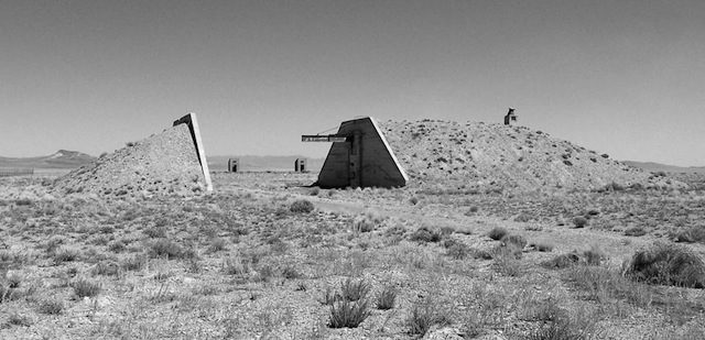 Weapons Depot, Tonopah Valley, Nevada Michael Heizer et les risques du sublime technologique, by Serge Paul, 2012 http://marges.revues.org/314